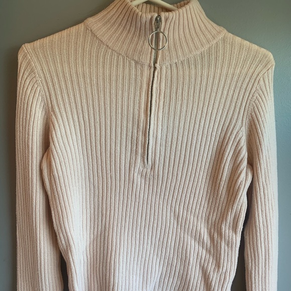 💕🐢 Light Pink Turtle Neck 🐢💕 - Picture 2 of 7